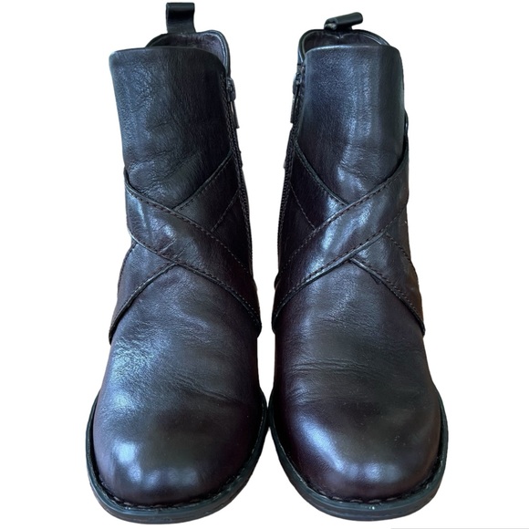 Born Women’s Leather Heel Buckle Detail Biker Ankle Boots Booties Red/Brown Sz 9 - Picture 3 of 17